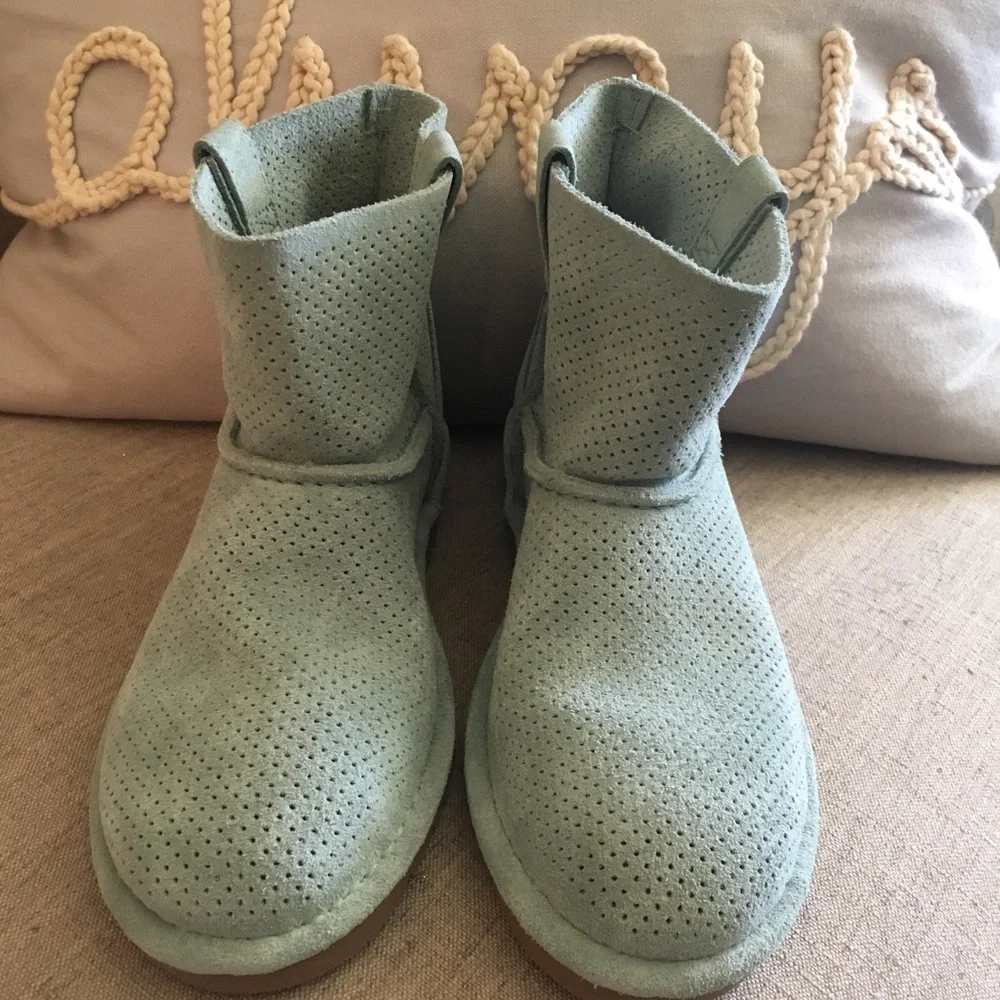 Ugg mini unlined Perf boot women's size 5 NWT - Picture 6 of 7